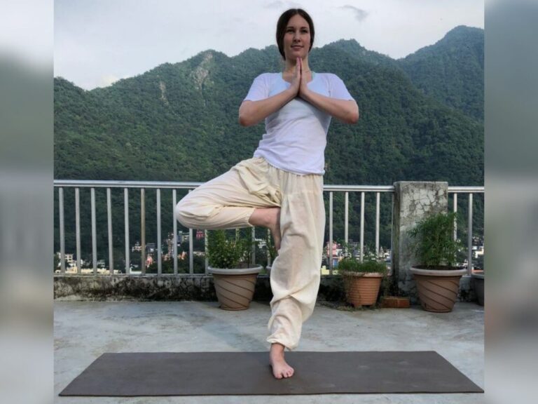 Eka Pada Pranamasana