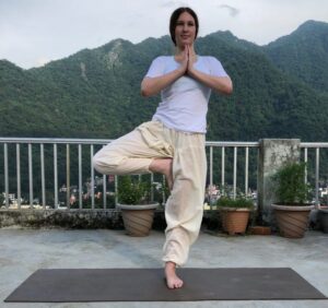 Eka Pada Pranamasana