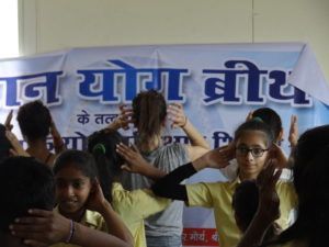 slum childrenand yoga teacher training students