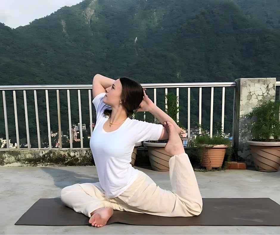 Eka Pada Rajkapotasana (One-Legged King Pigeon Pose) - Instructions, Benefits & Contra-Indications 1 Eka Pada Rajkapotasana