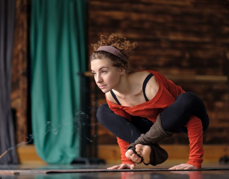 yoga practitioner doing Bhujapidasana